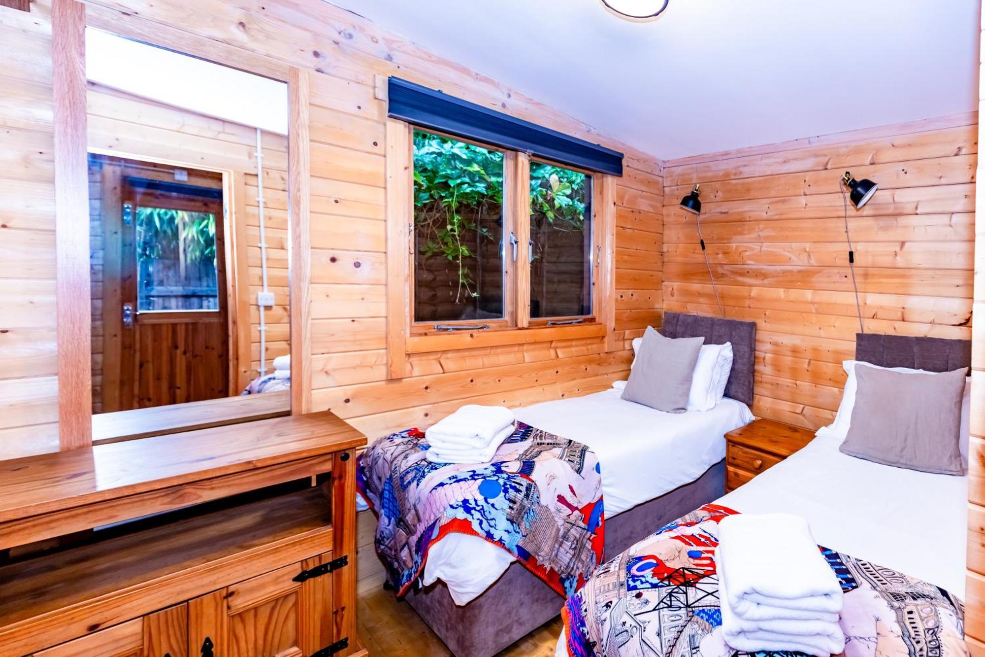 Universal Harmony Retreats Glastonbury Apartment Exterior photo